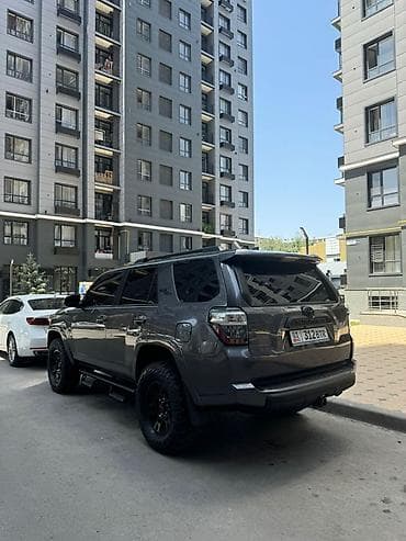 235 60 р18: Toyota 4Runner: 2018 г., 4 л, Автомат, Бензин, Внедорожник — 2