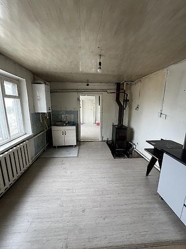 Продажа домов: Продается дом 4 комнат, 3 соток Есть свет, вода Отопление и — 10