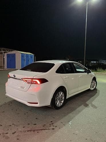 outback br: Toyota Corolla: 2021 г., 1.8 л, Вариатор, Гибрид, Седан — 6