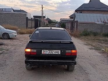 Продажа авто: Volkswagen Passat: 1993 г., Седан — 3