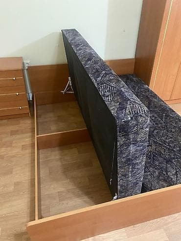камод зеркала: Двуспальная кровать, Б/у, С матрасом, длина - 200 см — 4