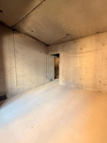 Кыймылсыз мүлк: 3 бөлмө, 83 м², 106-серия жакшыртылган, 2 кабат, ПСО (өзү оңдоп түзөтүп бүтүү үчүн) — 5