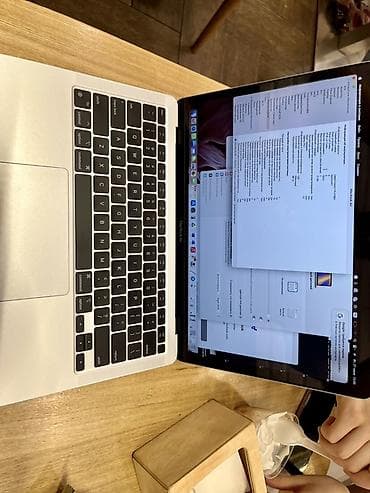 imac 27: MacBook Air 13.6" (серебристый), Apple M1 - Дисплей: 13.6" Liquid — 2