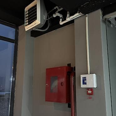 под выкупом: Аренда офисов, 178 м², В торговом центре, С видом на горы, С последующим выкупом, С оборудованием — 10