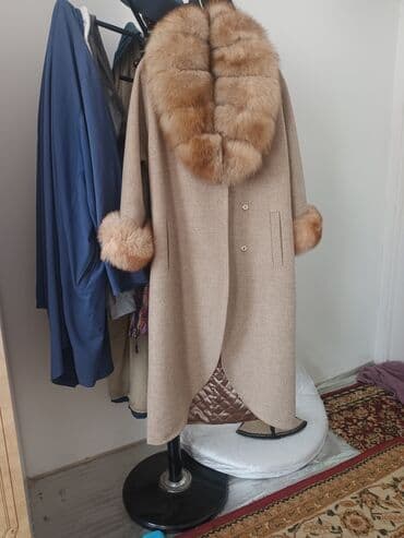 изики с мехом: Женское пальто с натуральным мехом - Материал верха: кашемир бежевого — 2