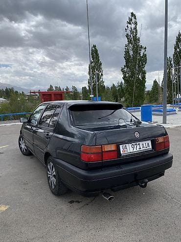 миксер б у: Volkswagen Vento: 1993 г., 1.8 л, Механика, Бензин, Седан — 4
