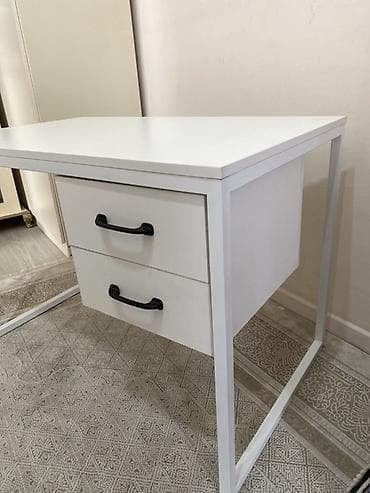 современный письменный стол для школьника: Письменный/рабочий стол в современном минималистичном стиле. - Цвет — 2