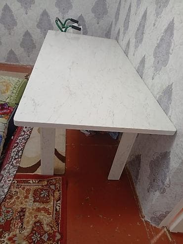 деревянный кухонный стол: Прямоугольный обеденный стол с эффектом «белый мрамор». Купили пару — 4