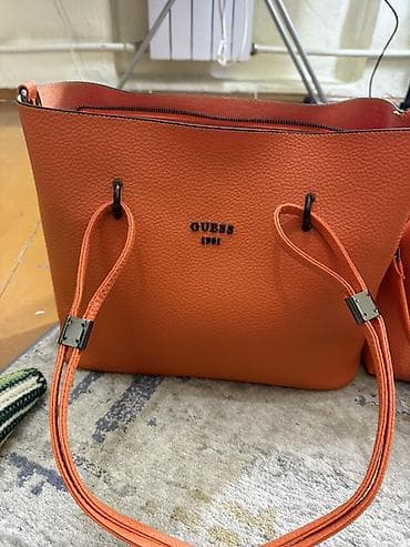 Башка аксессуарлар: Кожаная сумка 2штуки в комплекте цена 4000сом Комплект сумок Guess — 2