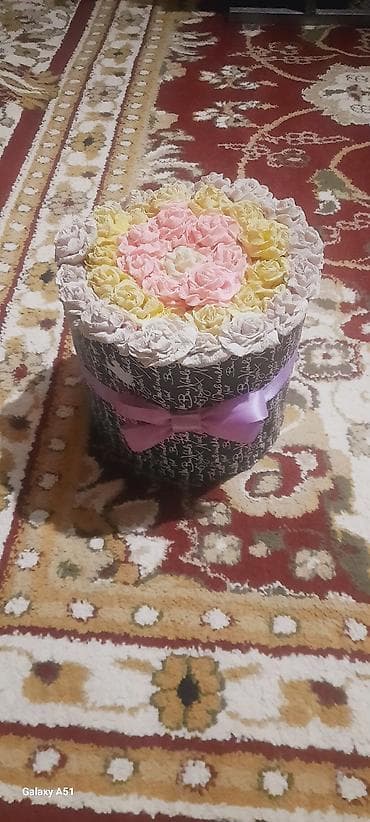 атласные розы букет: Коробка, 75 см x 25 см x 22 см — 1