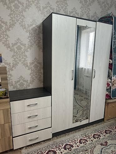 тумба румыния: Шкаф-купе/гардеробный комплекс с зеркалом и комодной секцией. - — 1