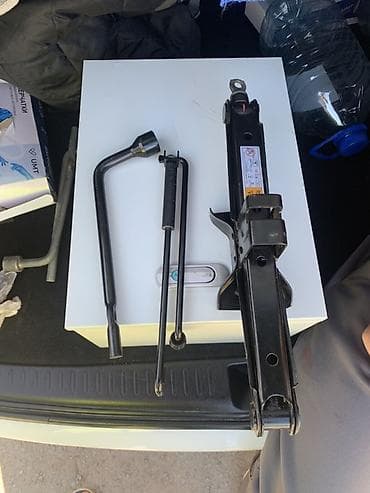 домкраты авто: Комплект автомобильного домкрата с инструментами. Состав: - — 1