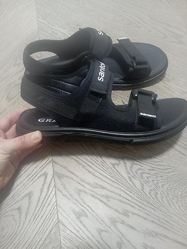 Сандалии Santoni, черные - Легкая и удобная модель с анатомической