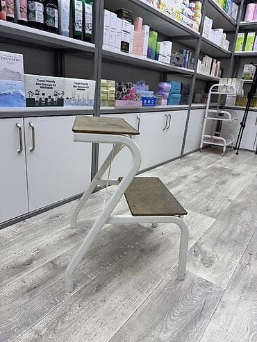 Складные стремянки-лестницы: Стремянка-табурет с двумя ступенями - Конструкция: прочная — 1