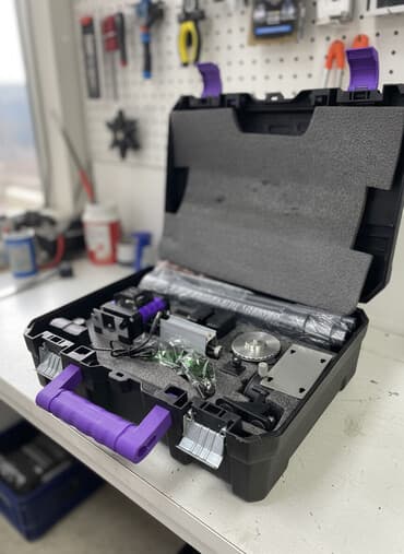 Лазерный уровень нивелир Midass в прочном черном корпусе с яркими