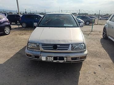 Volkswagen Vento: 1996 г., 2 л, Механика, Бензин, Седан