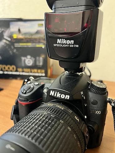 Зеркальная фотокамера Nikon D7000 с универсальным зум-объективом и at lalafo.kg Зеркальная фотокамера Nikon D7000 с универсальным зум-объективом и