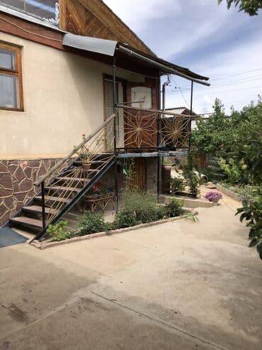 продаю 2х этажный дом: Дом, 220 м², 5 комнат, Собственник, Старый ремонт — 9