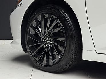 in car полики: Lexus ES: 2023 г., Гибрид, Седан — 4