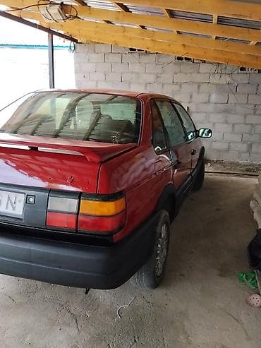 Унаа сатуу: Volkswagen Passat: 1989 г., 2 л, Кол менен иштөөчү, Бензин, Седан — 6