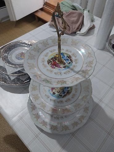 Продаю мадонну. Трёхъярусная этажерка для пирожных/фруктов из фарфора at lalafo.kg Продаю мадонну. Трёхъярусная этажерка для пирожных/фруктов из фарфора
