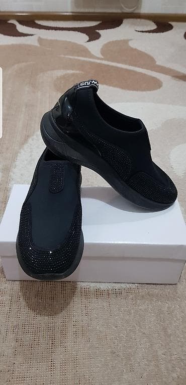 универсальные туфли: === PART 1: TEXTUAL DESCRIPTION === Представляем коллекцию женской — 2