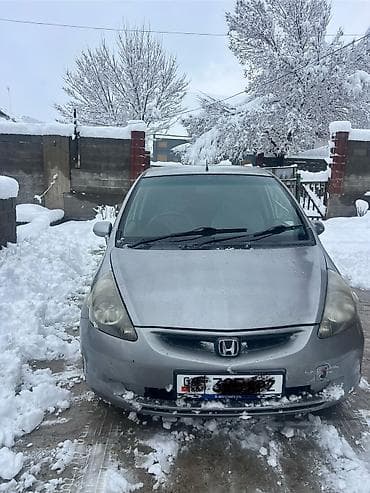Honda Fit: 2003 г., 1.5 л, Вариатор, Бензин, Купе at lalafo.kg Honda Fit: 2003 г., 1.5 л, Вариатор, Бензин, Купе
