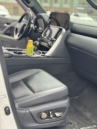 радиятор: Lexus LX: 2023 г., 3.5 л, Автомат, Бензин, Внедорожник — 8