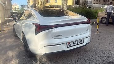 neta gt: Zeekr : 1.5 л | 2023 г. Седан — 2