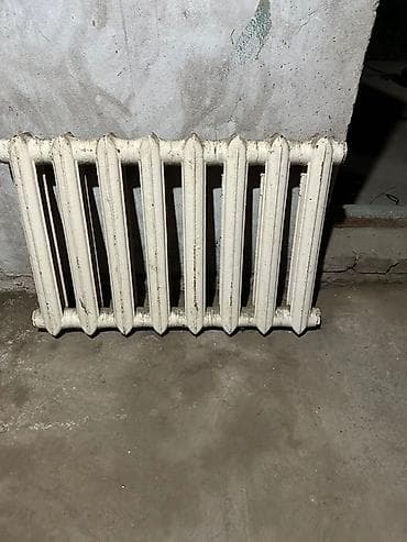 Чугунные батареи Б/у, Количество секций: 8 шт, Высота: 50 см, Тип подключения: Боковое