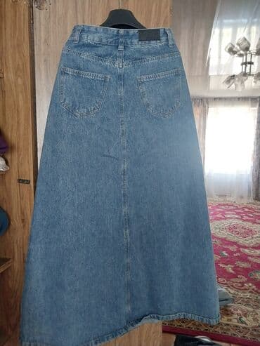 срочно продаю в связи с переездом: Юбка, Модель юбки: Прямая, Макси, Джинс — 1
