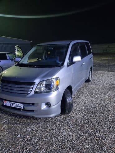 авто с россии: Toyota Noah: 2003 г., 2 л, Автомат, Бензин, Минивэн — 4