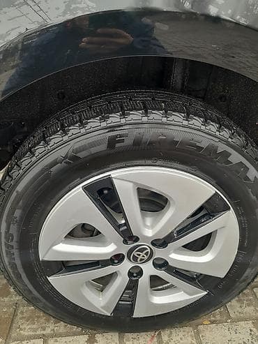prius v: Toyota Prius: 2016 г., 1.8 л, Гибрид, Хэтчбэк — 8
