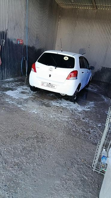 bmw 5 e60: Toyota Yaris: 2010 г., Автомат, Бензин, Хэтчбэк — 3