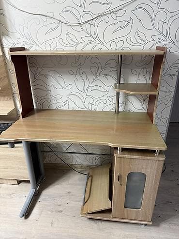 Компьютерный стол, Б/у, С полками