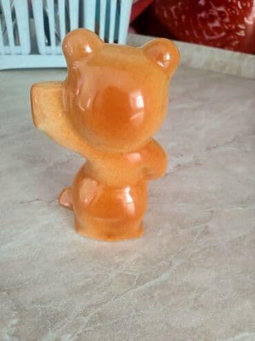 продаю медали: Олимпийский медведь 1986г. Дулевский фарфоровый завод. Состояние — 2