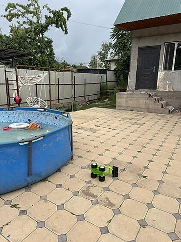 дом палтафка: Продаётся частный дом с большим двором и мощёной плиткой. - Участок — 4