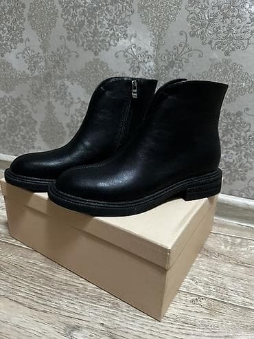 обувь 27 размер: Женская обувь. Ботинки Деми новые, размер 38. 1300 сом Туфли новые — 2