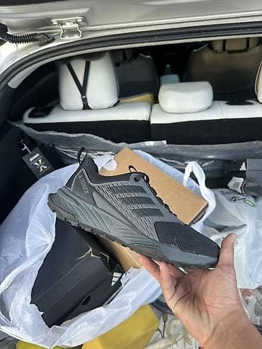 Мужские кроссовки, 40, Adidas, Новый, цвет - Черный, Платная доставка