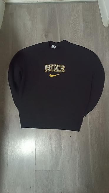 Продам оригинальный свитшот Nike состояние отличное без дырок и тд