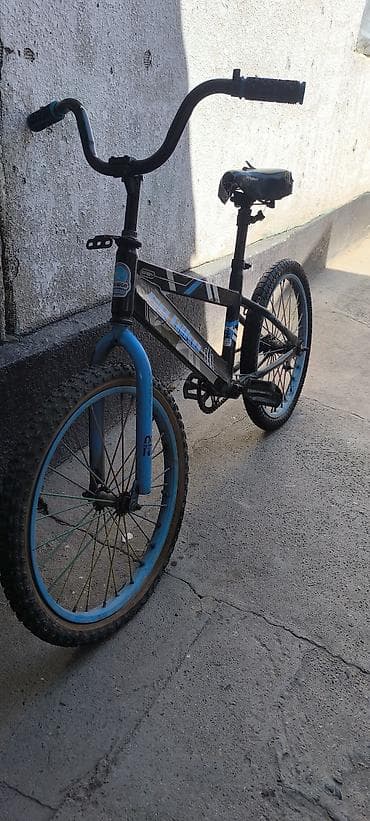Велосипеды: Продаю велосипед чёрно-синего цвета 🚲 Размер колёс 20 . Велосипед в — 4