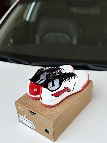 Спорт и хобби: Футбольные бутсы/сороконожки Li-Ning Размер EUR41-US8-25.5cm Новая — 3