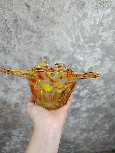 Стеклянная ваза/конфетница художественного литья. - Материал