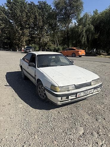 Унаа: Mazda 626: 1991 г., 2.2 л, Кол менен иштөөчү, Бензин, Хетчбек — 3