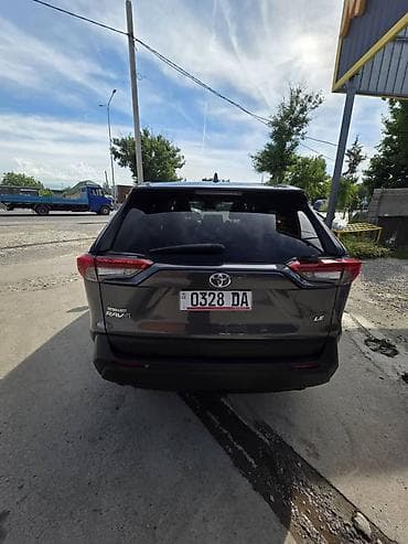 4 7: Toyota RAV4: 2022 г., 2.5 л, Автомат, Бензин, Внедорожник — 2