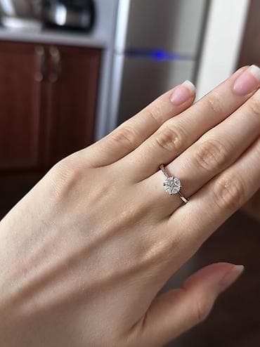 Элегантное обручальное кольцо с природным бриллиантом • Покупалось в