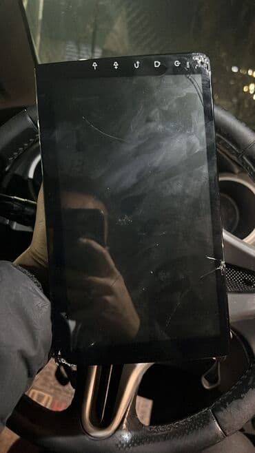 магнитола монитор: СТЕКЛО ЭКРАНА РАЗБИТО, А ВСЁ ОСТАЛЬНОЕ РАБОТАЕТ!!! Звонить по телефону — 3