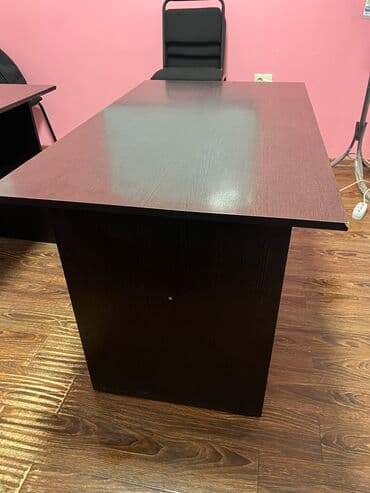 садовая мебель бишкек: Продаётся стол офисный можно для дома использовать в гостиной или на — 1