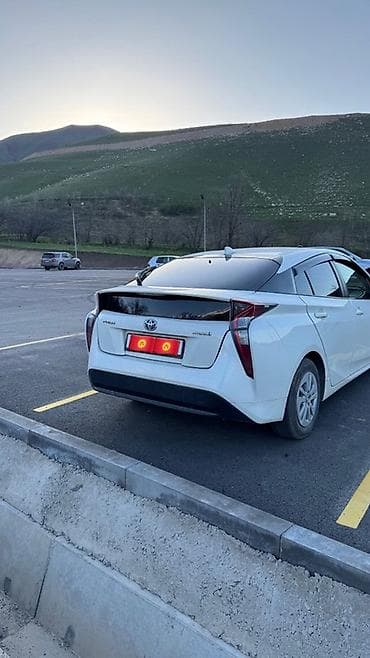 2017: Toyota Prius: 2017 г., 1.8 л, Автомат, Гибрид, Лифтбек — 3