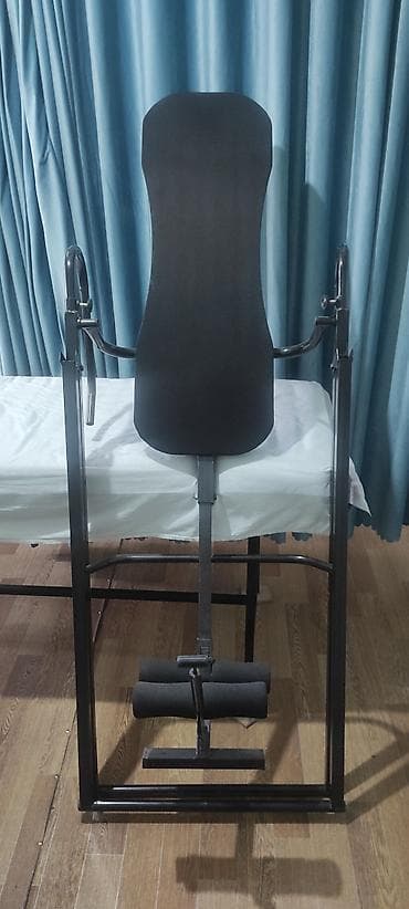 Инверсионный стол используется для выполнения упражнений в положении